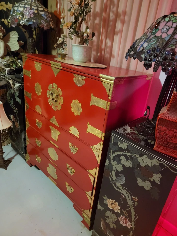 1950s Chinese Wedding Cabinet, Red Lacquer With Gold Plating/hinges - Image 4 of 4