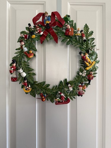 Vintage Metal Christmas Wreath With Wooden Toy Stick Ornaments EC - Picture 2 of 13