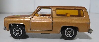 Yatming Diecast Chevrolet Car #1064 Gold Blazer Opening Doors Chevy Used Toy
