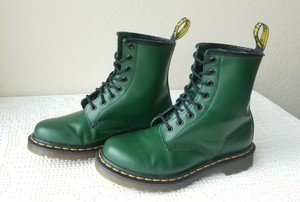 dr martens 1460 green smooth