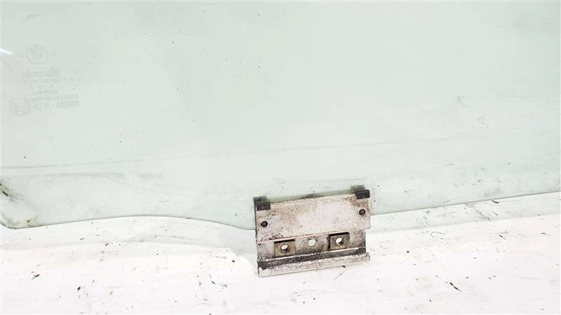 Puerta delantera derecha cristal sedán OEM 1984 1985 1986 1987 BMW 325E Foto 3 de 4