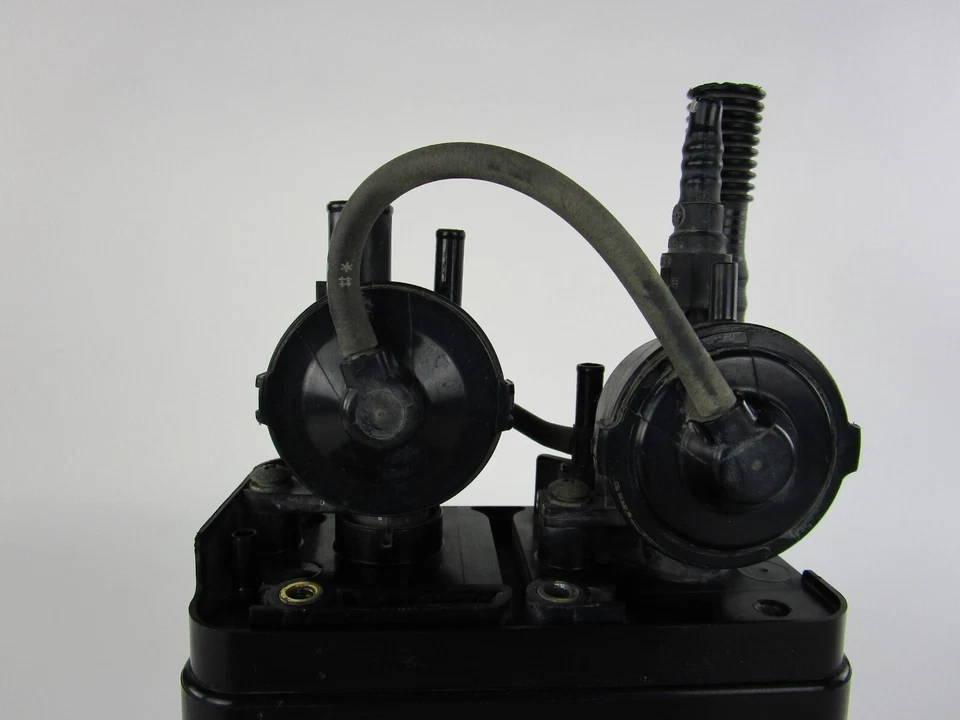 Toyota Corolla Matrix 2003-04 bote de evaporación de vapor de combustible carbón 77740-02121 OEM Foto 3 de 4