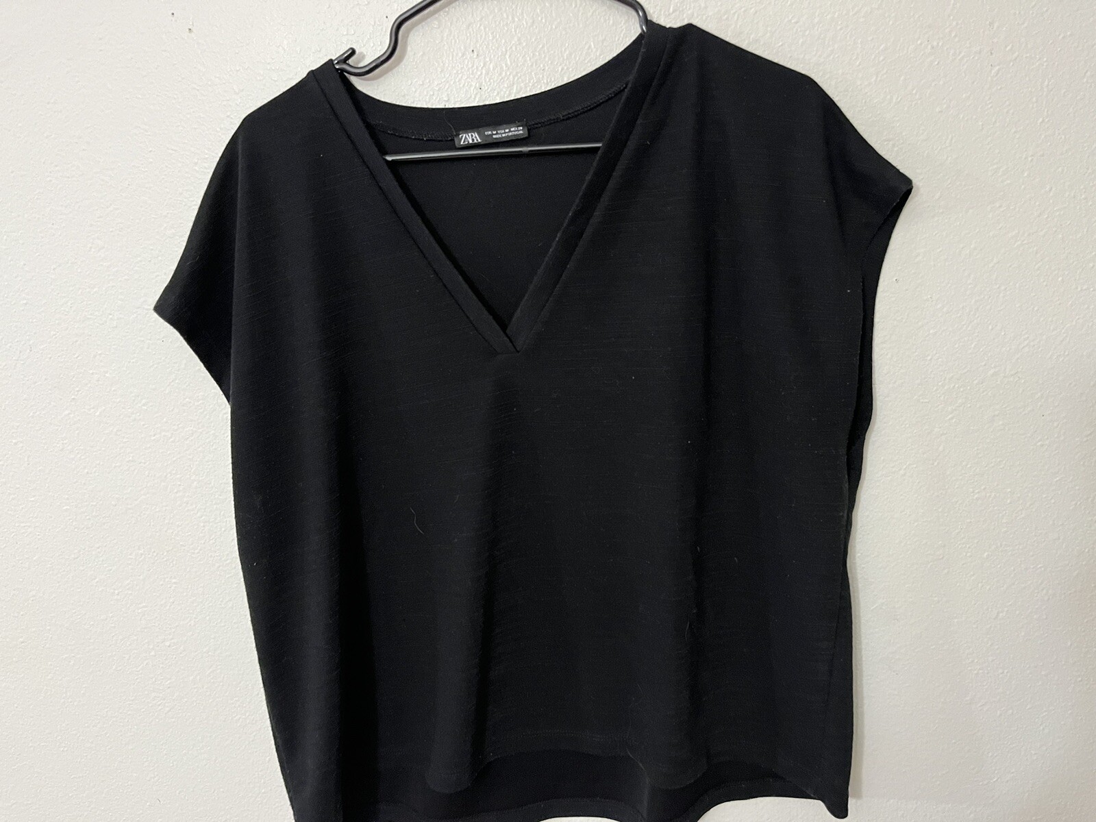 Zara Womens Black Solid Basic V Neck Sleeveless S… - image 1