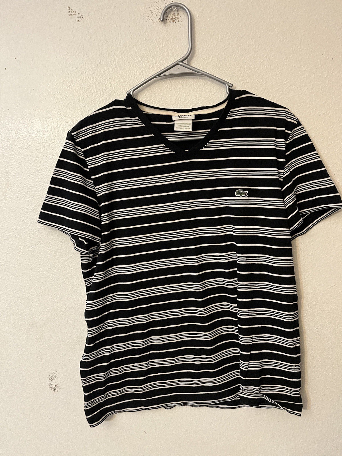 Lacoste Men’s Regular Fit Striped V-Neck T-Shirt Size 5 L Black White