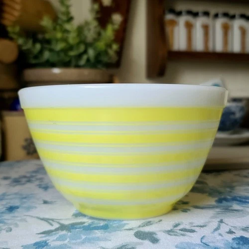 Vintage PYREX Yellow Stripe Milk Glass Mixing Bowl Made In USA #401 1.5QT 5.75"