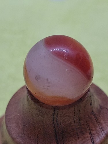 A76~Vintage Akro Agate Prizename Corkscrew Silver Carnelian 19/33" Mint Marble - Picture 3 of 12