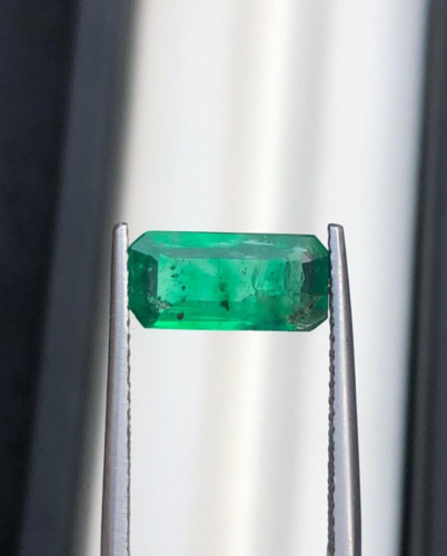1.30 CT Natural Faceted Emerald - Swat Origin - Rectangular Loose Gemstone - Picture 2 of 6