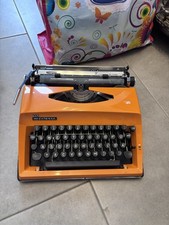 orangefarbene Schreibmaschine Triumph Contessa de Luxe