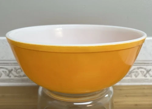 Vintage PYREX - 4 QT. - #404 FRIENDSHIP Orange Mixing Bowl