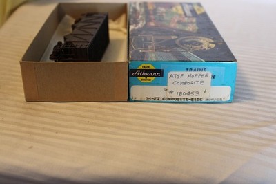 HO Scale Athearn, 2 Bay Hopper With Load, Santa Fe, Brown #180453 Weathered