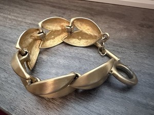 Authentic Givenchy 80s Vintage Chunky Matte Gold-Plated Toggle Leaf Bracelet 7.5"