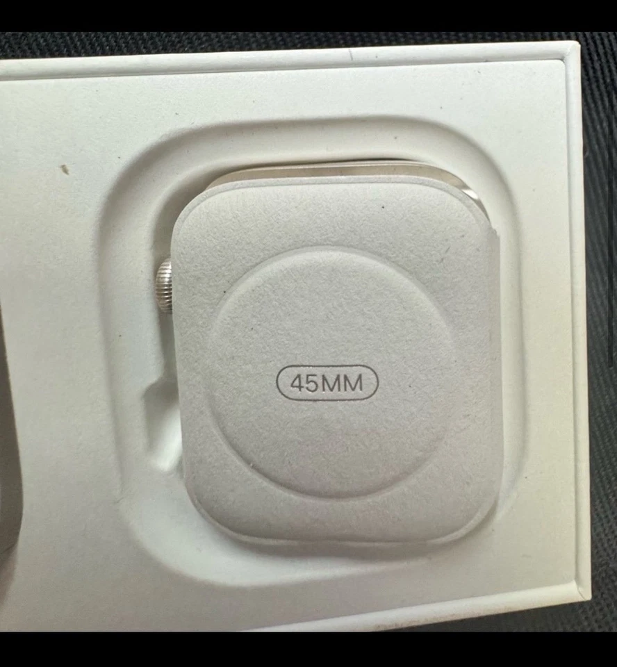 Apple Watch Series 9 45mm Aluminum Case with Sport Band - Starlight, M/L (GPS) - Image 3 of 4