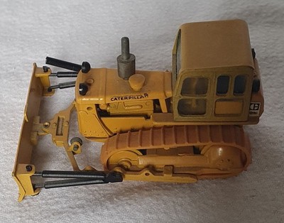 NZG Caterpillar D4 Planierraupe Maßstab 1:50