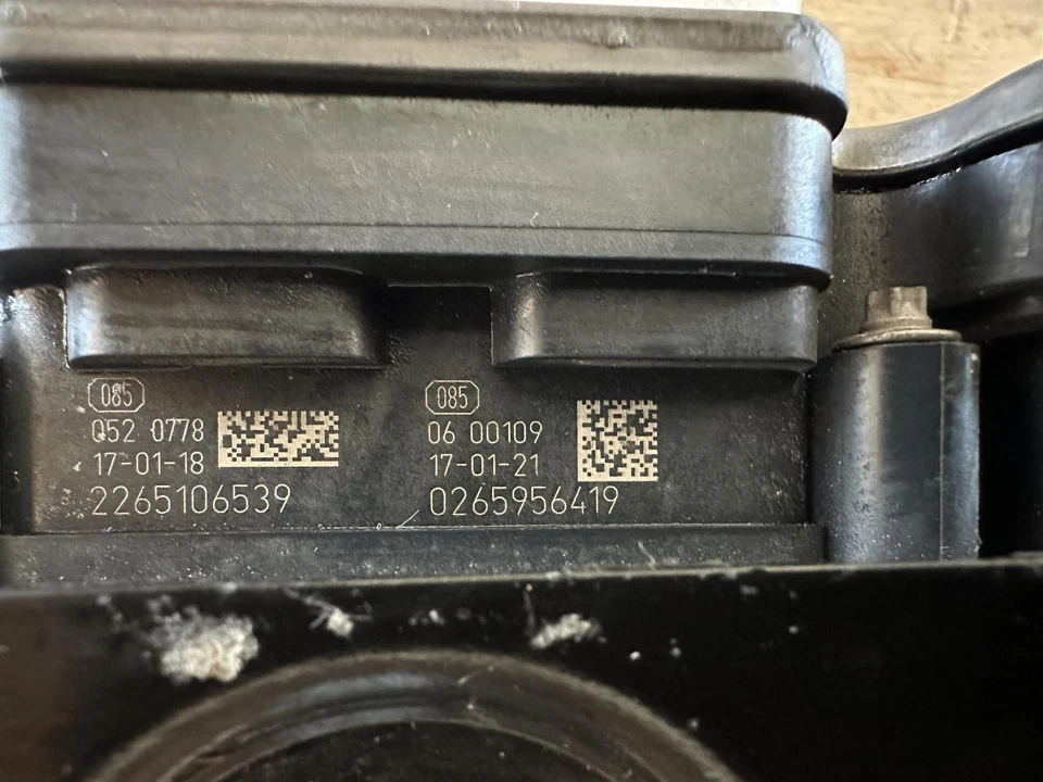 2017 LAND ROVER RANGE ROVER L405 V8 ABS  Anti-Lock Brake Pump  Parts Assembly - Image 3 of 4