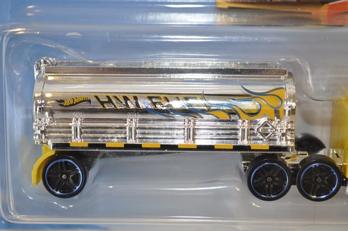 Hot Wheels Track Stars Fuel and Fire Rig-'18-Peterbilty-Trucks 4 Tracks-Sealed - 第 9/24 張圖片