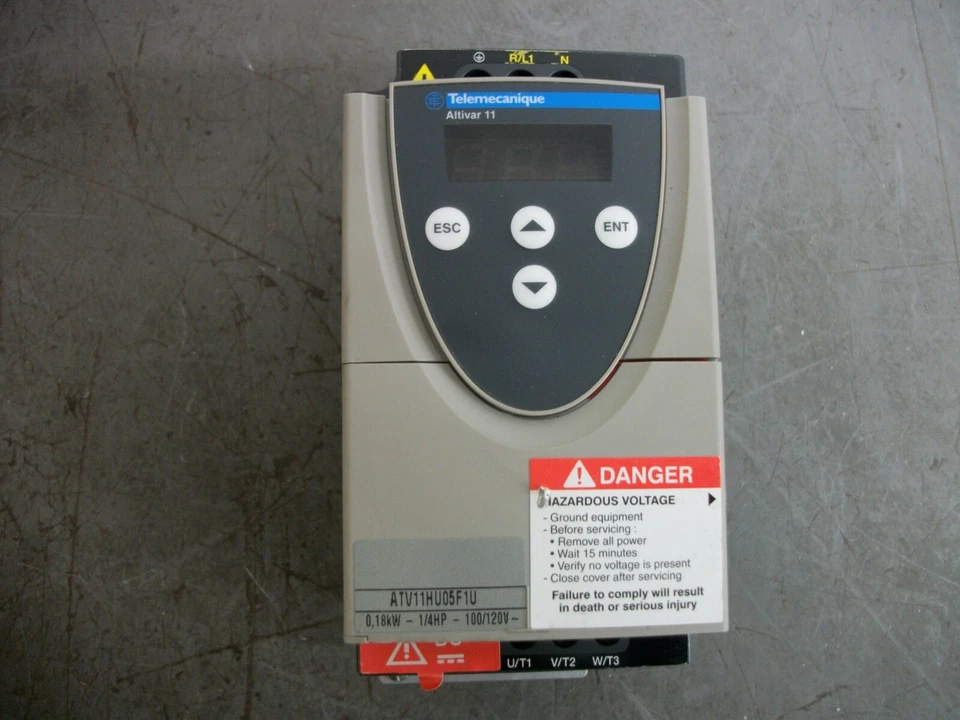 TELEMECANIQUE ALTIVAR 11 1/4HP UNIDADE INVERSORA ATV11HU05F1U 230VOLT 3PH 1.6AMP - Imagem 2 de 4