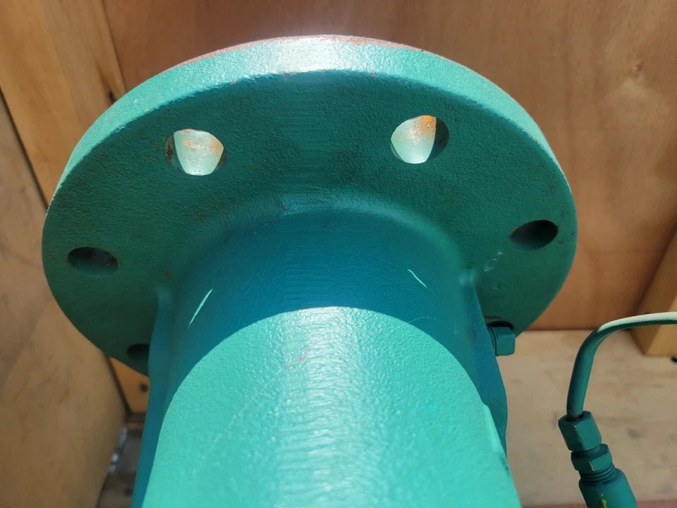 Bomba vertical en línea Taco KS4011 4" KS4011AE2KCZD389M 15HP 375gpm Foto 4 de 4