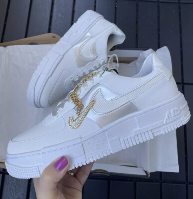 Nike Air Force 1 Pixel Summit White Gold Chain Neu OVP 42
