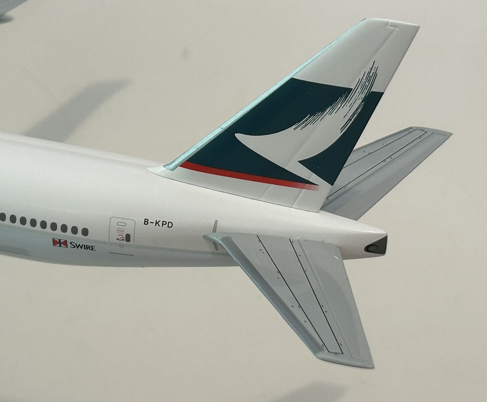 HERPA/HOGAN 1:200 CATHAY PACIFIC Boeing B777-300-ER, Reg. B-KPD (Plastic)