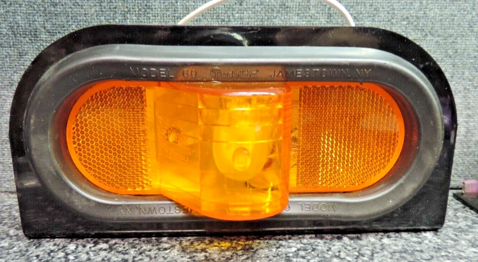 Par de lentes Trucklite modelo 60 ámbar/amarillo con soportes de montaje señal de giro EE. UU. Foto 3 de 4