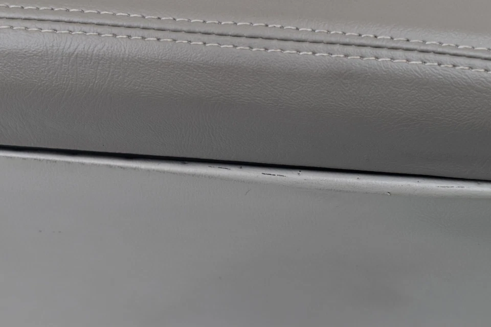 Buick Roadmaster 1992-1996 consola central cuero gris reposabrazos tapa almacenamiento OEM Foto 2 de 4