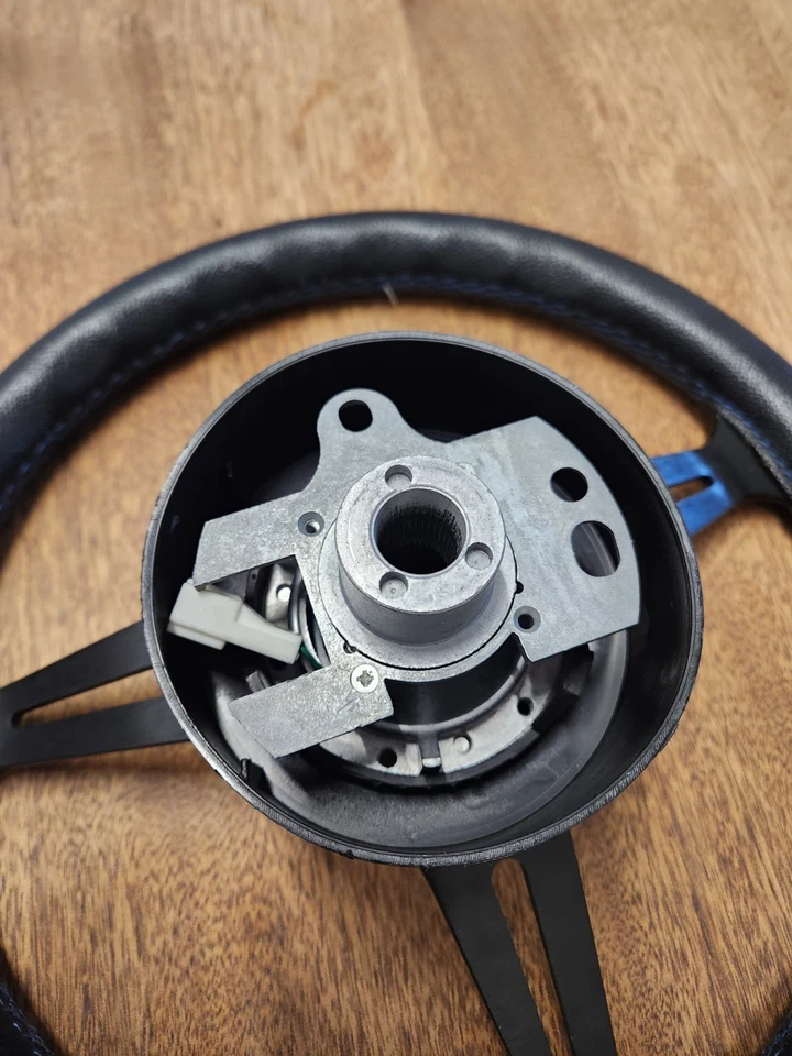 Volante D1 ESPEC CON HKB BOSS PARA NISSAN R34 SKYLINE S15 SILVIA Foto 4 de 4