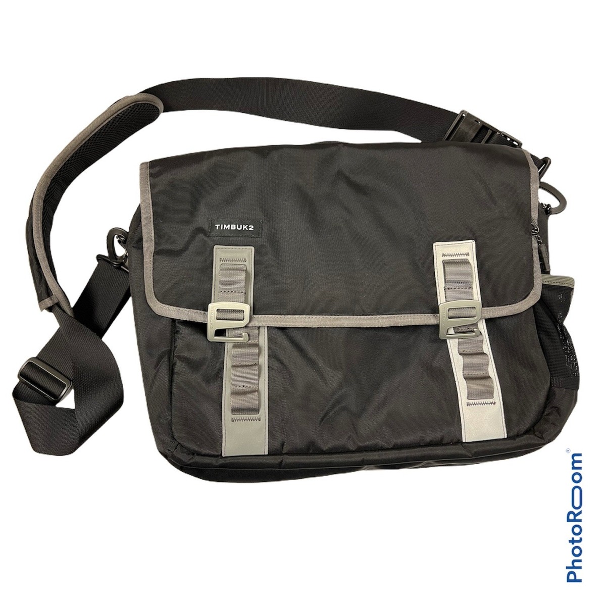 https www.timbuk2.com command-messenger-bag 174-6-5675.html Timbuk2 Flight Classic Messenger Bag organized briefcase from Timbuk2 with various compartments for documents Timbuk2 Command Laptop Messenger Bag