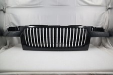 New Style Grille Assembly For 2004-2012 Chevy Colorado Gloss Black Center Bar