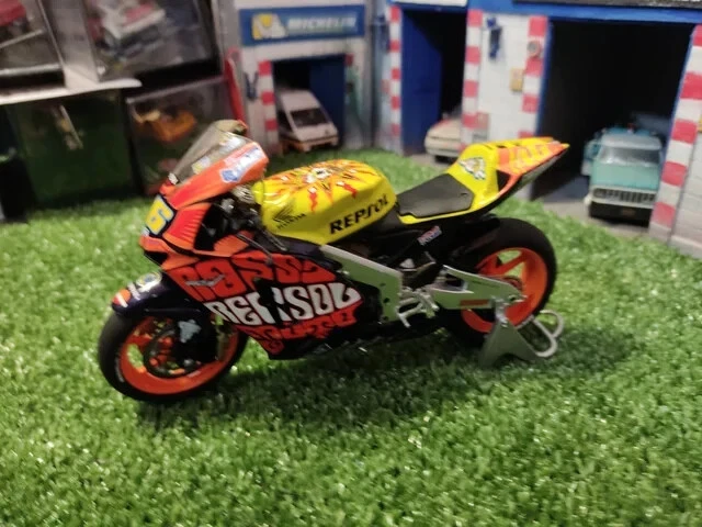 HONDA RC 211, CHESTE (2003) VALENTINO ROSSI, ALTAYA, 1:12 ,DIE CAST NEW - Image 3 of 4