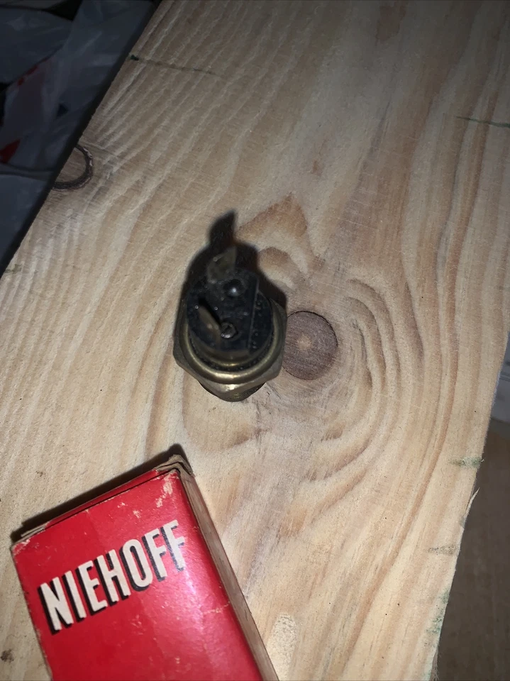 Interruptor de envío de temperatura WT-343 1973-76 Chevrolet Niehoff DR-134H Foto 2 de 4