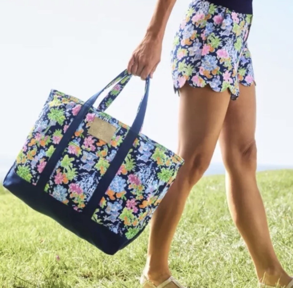 Disney Parks Lilly Pulitzer Tote Bag Purse Blue Lilly Loves Disney