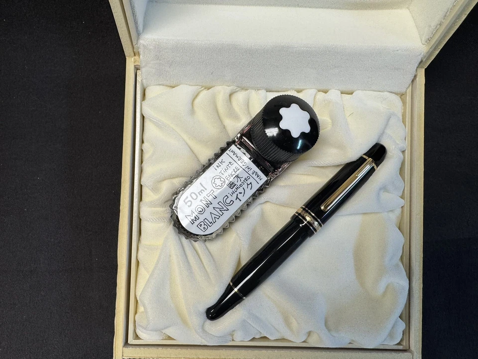 Pluma Estilográfica Montblanc UNICEF Tom Sachs LE Foto 2 de 4