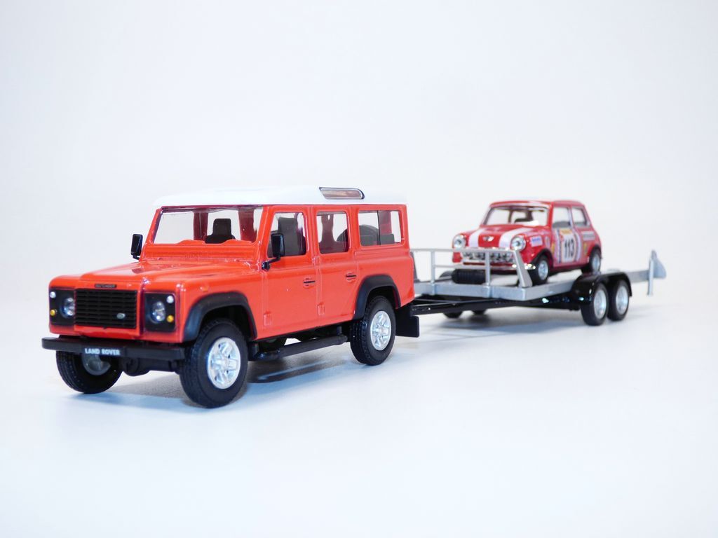 Bruder Land Rover Defender avec jet-ski et remorque 1:16 (02599) au