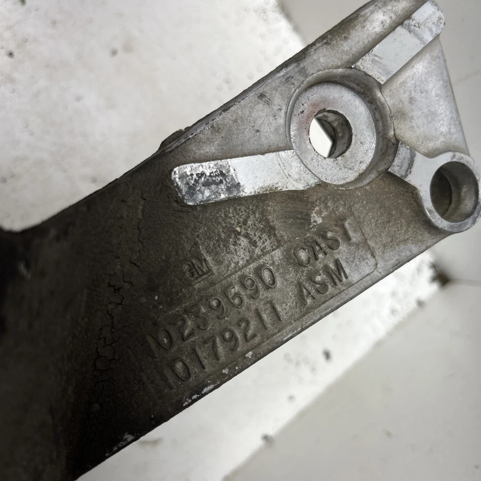 Soporte alternador Chevrolet ASTRO GMC SAFARI Chevy VAN 4.3 5.0 5.7 10239690 Foto 2 de 4