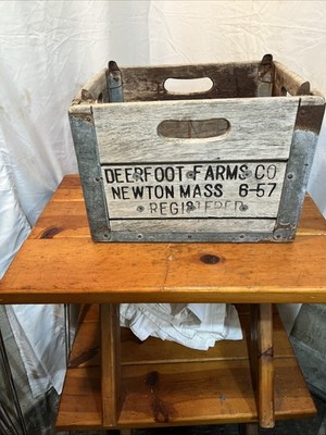 VINTAGE Deerfoot Farms Newton Mass DAIRY WOOD/METAL 1957 PINT MILK BOTTLE CRATE