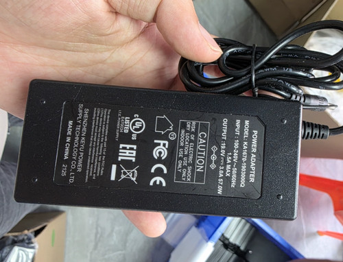 KA1670-1903000Q 19V 3A 57W Netzteiladapter Ladegerät Für Monitor Routers