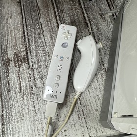 Nintendo Wii  Console White RVL-001 Controller Game Bundle (With Box) Tested