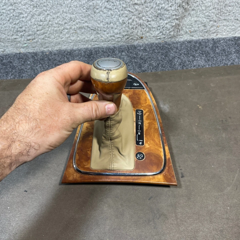 Mercedes Clase CLS 2006-2011 consola central palanca de cambios maletero moldura de madera OEM beige tostado Foto 4 de 4