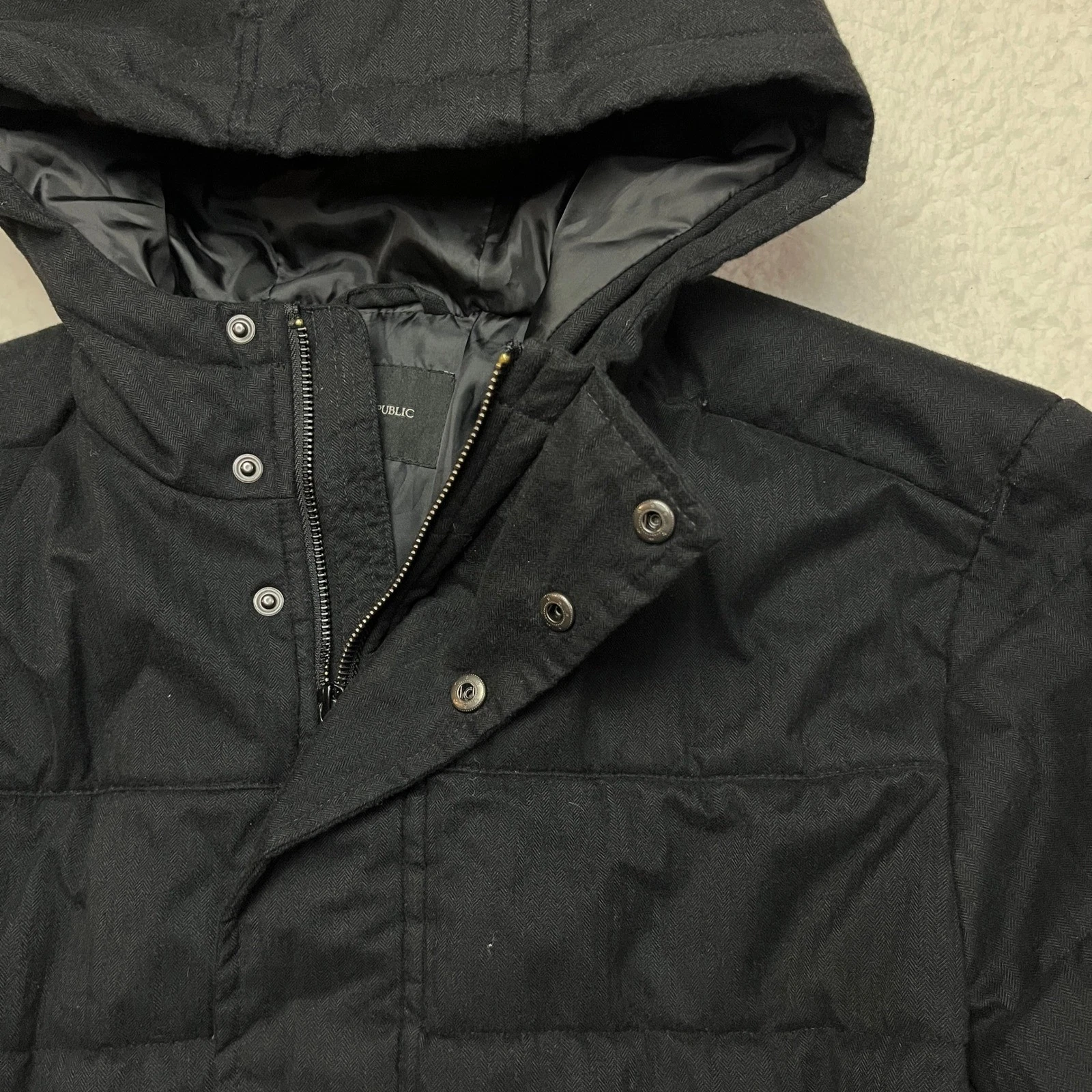 Banana Republic Puffer Jacket Mens Large Black Heather Colorblock Puffer Hooded
Opens in a new windo