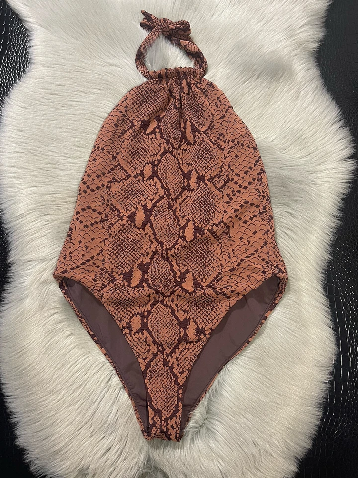 Traje de baño grande de una pieza con halter estampado de serpiente Mara Hoffman Dominique Foto 4 de 4