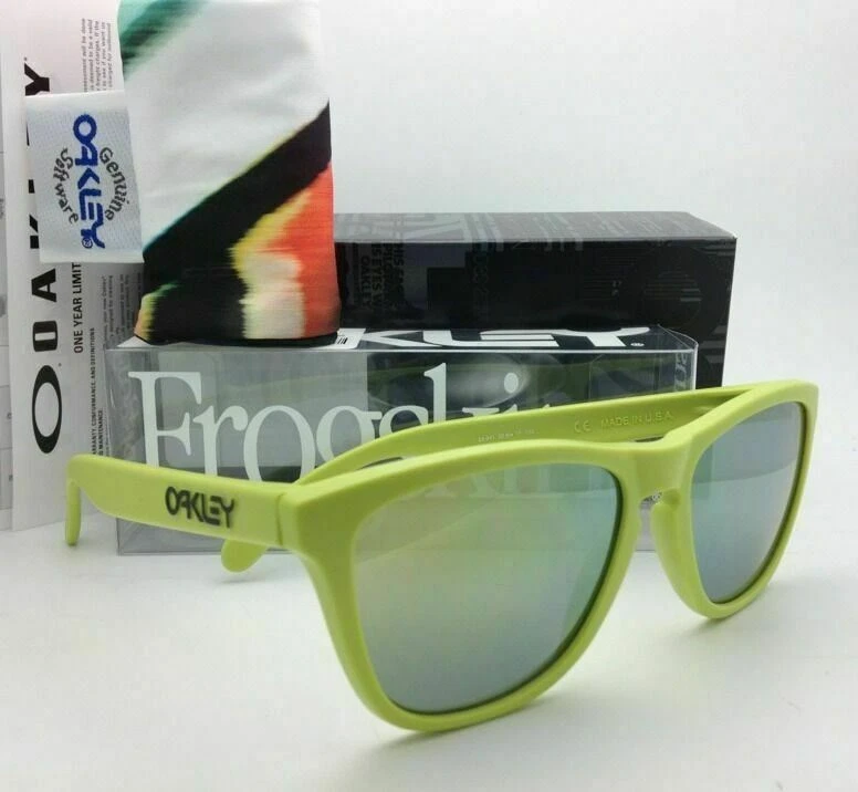 Green frame sales oakley sunglasses