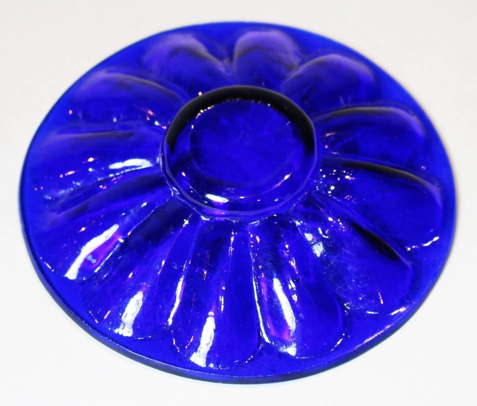 Pequeño platillo de vidrio Qing azul cobalto Pekín con borde estriado c.1890 Foto 2 de 4