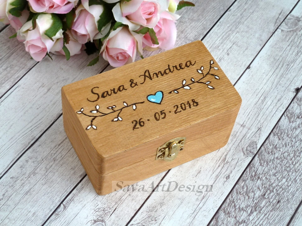 Caja de Alianzas de Boda Boho. Soporte de anillo de madera personalizado. Caja portadora de anillo rústico. Foto 2 de 4