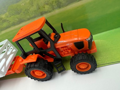 G Scale Kubota M5-1111 Orange Farm Tractor and Trailer from New Ray Toys 1:32 - Picture 2 of 5