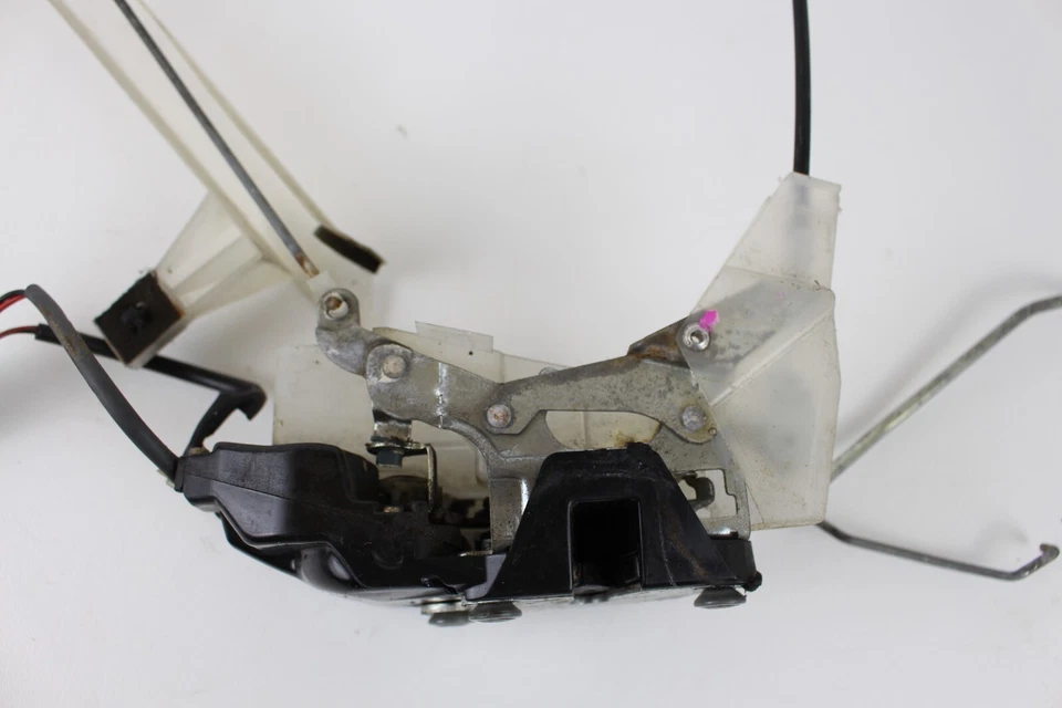 Actuador de pestillo de cerradura de puerta delantero derecho pasajero Toyota RAV4 96-00 probado ♻ Foto 4 de 4