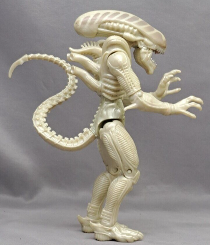 Figura Alien Xenomorph 2019 de 5" plateada suelta en excelente estado 20th Century Fox Lanard - Imagen 3 de 7