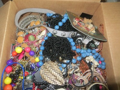 9.418 Pounds of Wearable & Junk Jewelry- Large Assortment of Items-Lot # 4-READ