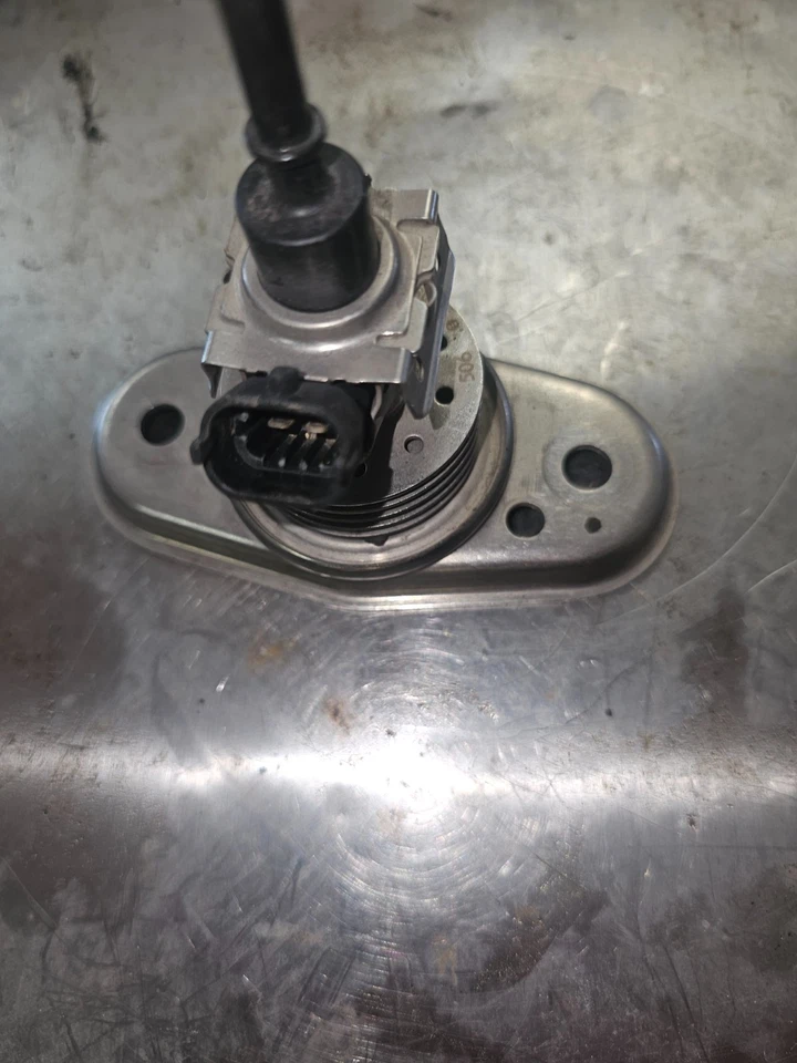 Válvula de puerto de entrada DEF de escape de 6,7 L | Se adapta a Ford F250 F350 2017-2020 Foto 2 de 2