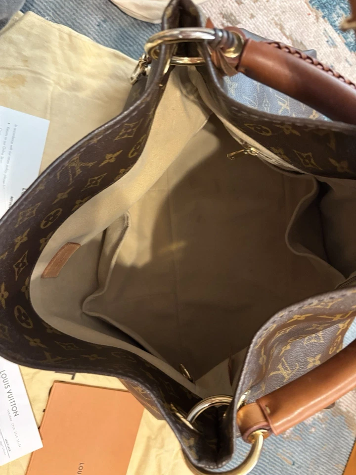 Bolso de Mano Louis Vuitton Artsy mm Monograma Lona Hombro Hobo con Recibo Foto 2 de 4