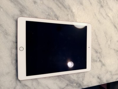 Apple iPad Pro 9.7-inch A1674 WiFi And Cellular - Rose Gold